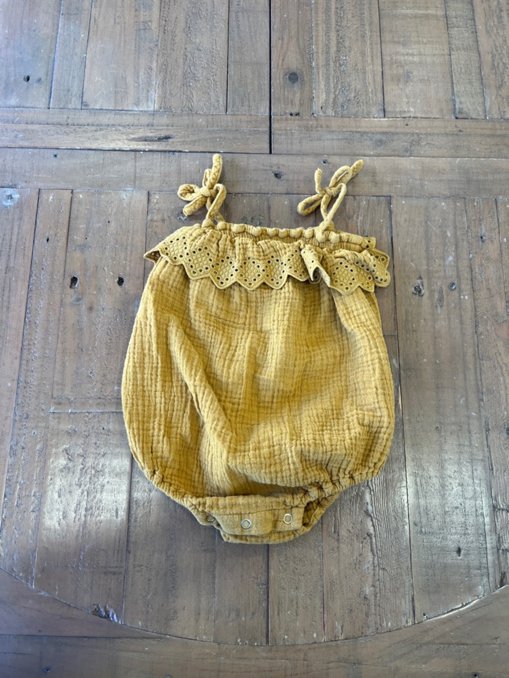 Rylee+ cru muslin eyelet collar tie strap bubble romper 12-18 months goldenrod
